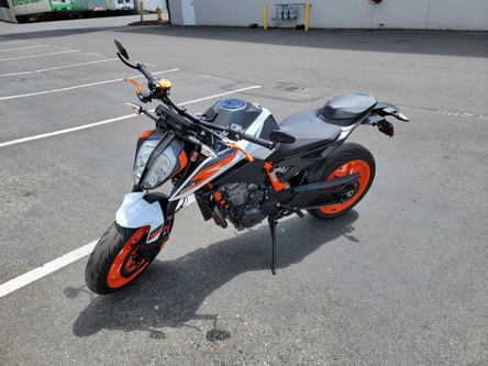 2021 KTM 890R 